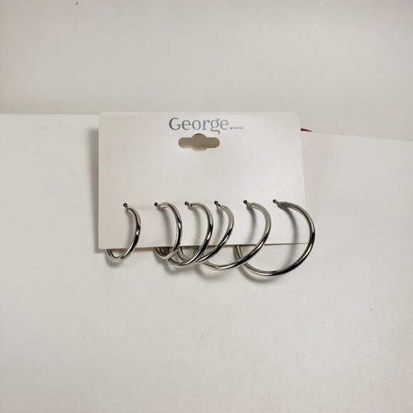 Women's Set of 3 pairs of Polished Silver tone Multiple sizes Hoop Earrings - Picture 5 of 7